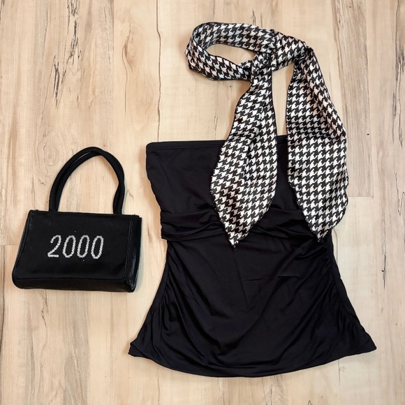 Silky Houndstooth Scarf - Picture 1 of 3